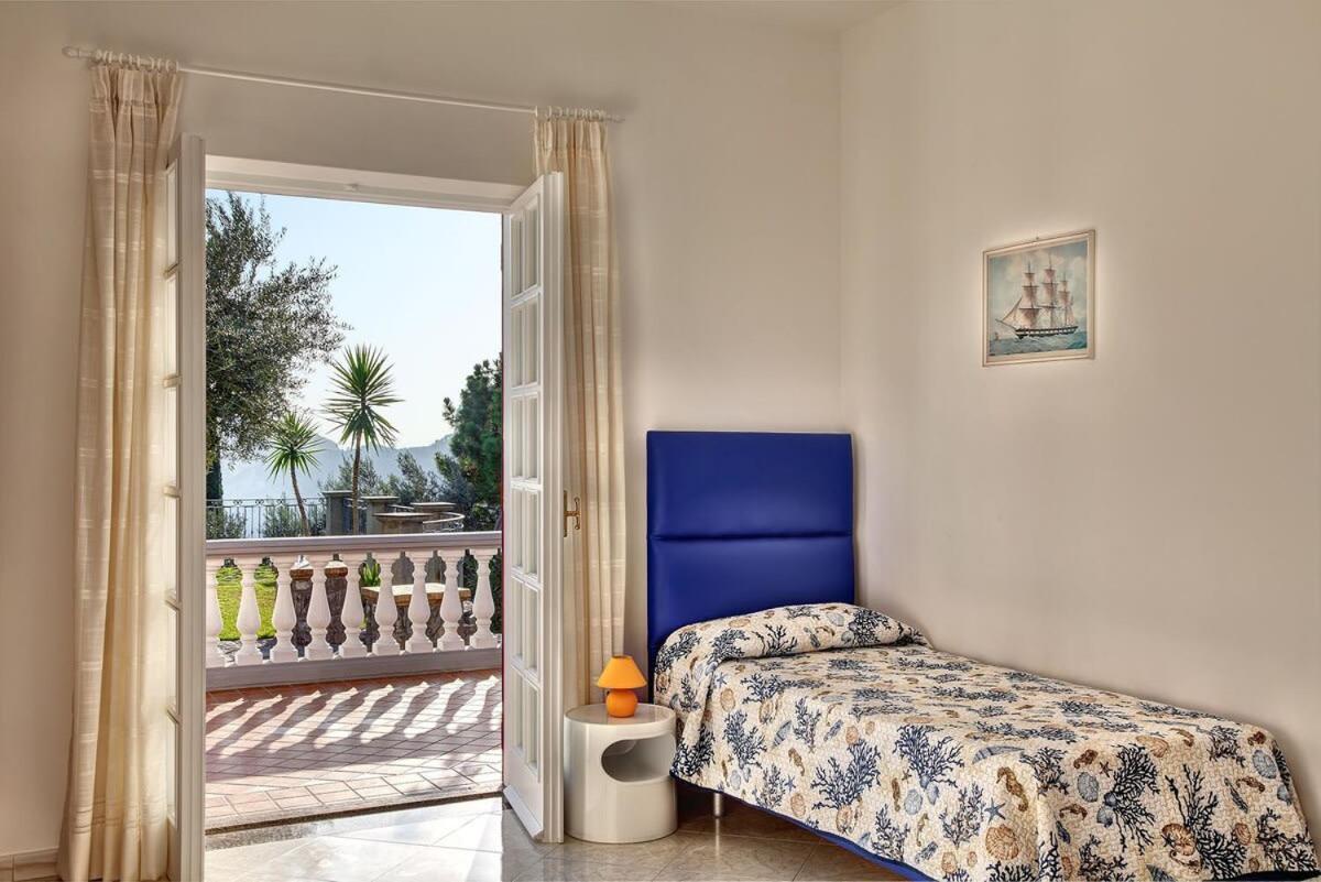 فيلا Relais Mamma Mia Sea Views Pool & Terraces ماسّا لوبْرينسِ المظهر الخارجي الصورة