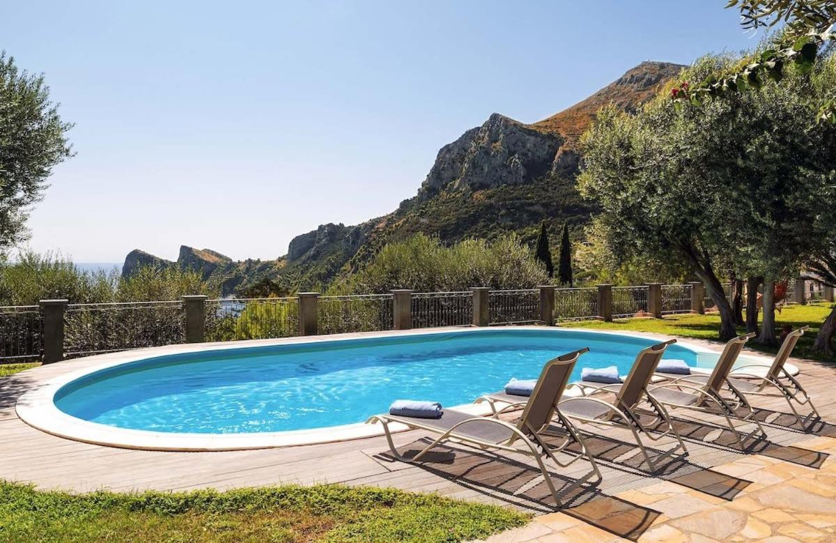 فيلا Relais Mamma Mia Sea Views Pool & Terraces ماسّا لوبْرينسِ المظهر الخارجي الصورة