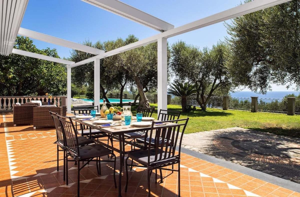 فيلا Relais Mamma Mia Sea Views Pool & Terraces ماسّا لوبْرينسِ المظهر الخارجي الصورة